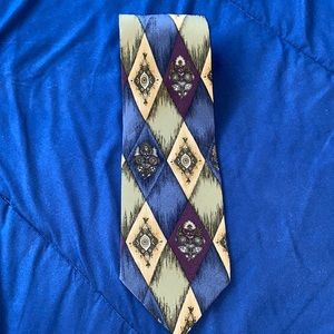 Structure silk tie